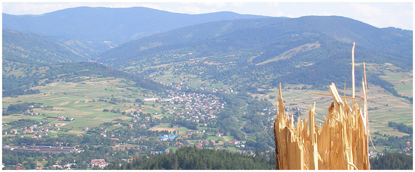 Nasz dom i panorama gór w kierunku wschodnim